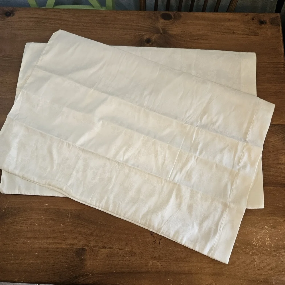 100% Cotton Made in Spain Pillowcases Set of 2 White on White Damask Floral